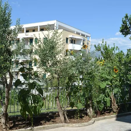בית הארחה Sunflower *